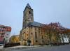 Eine Kirche auf einem Marktplatz, öffnet größere Ansicht