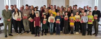 Gruppenbild mit Büchern, öffnet größere Ansicht