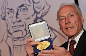 Kurt Scholler mit der Myconius-Medaille, Archivbild 2012