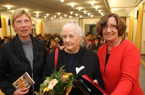 Monika Wilde mit der Beigeordneten Frau Marlies Mikolajczak (rechts) und der Gleichstellungsbeauftragten der Stadt Gotha, Frau Tornow (links)