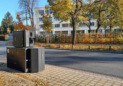 Panzerblitzer in Gotha für mehr Schulwegsicherheit im Einsatz Ein Panzerblitzer steht auf einem Gehweg, öffnet größere Ansicht