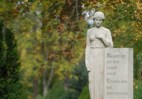 Gedenkstein auf dem Gothaer Hauptfriedhof © Lutz Ebhardt