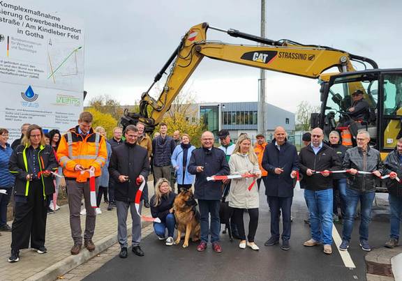 Feierlichen Einweihung der Gallettistraße und Am Kindleber Feld Ein Baustellenband wird durchggeschnitten und eine neu gebaute Straße freigegeben, öffnet größere Ansicht.