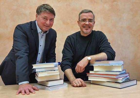 Andreas M. Cramer, neuer Leiter der Stadtbibliothek Gotha und Marco Brand, Amtleiter Bildungsamt 004 2025